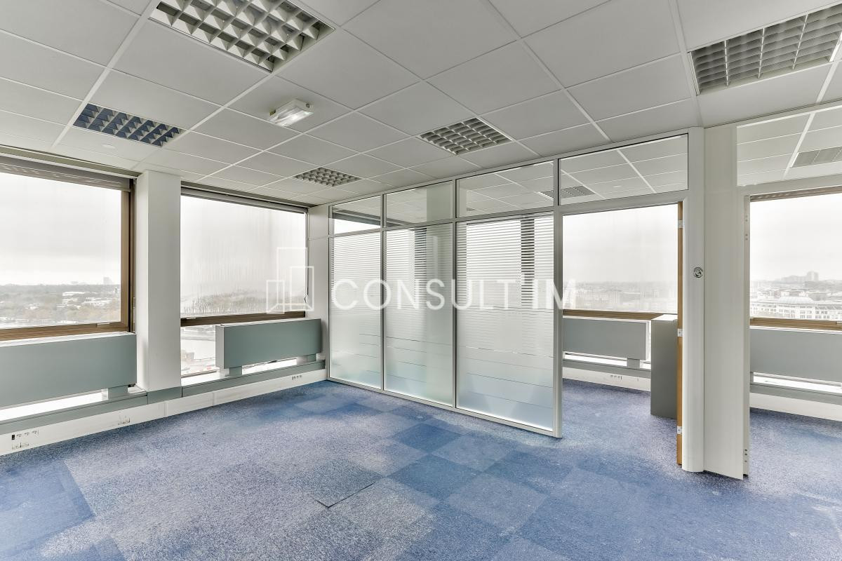 A VENDRE bureaux  en étage élevé avec vue exceptionnelle sur Paris et St Cloud