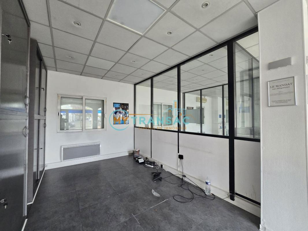 PONTAULT RARE LOCAL COMMERCIAL A LOUER de 81m²