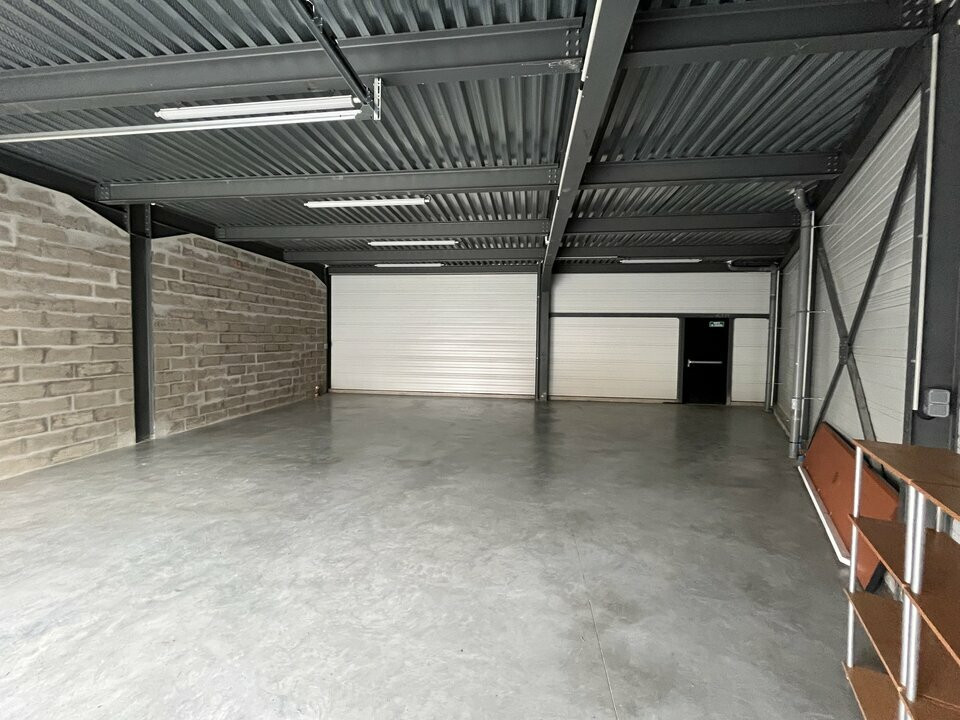 MIXTE ACTIVITES-BUREAUX à vendre