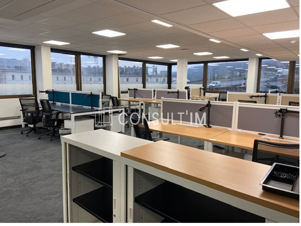 Aux bureaux de la colline, A LOUER, 132 m² en plug and play, en excellent état