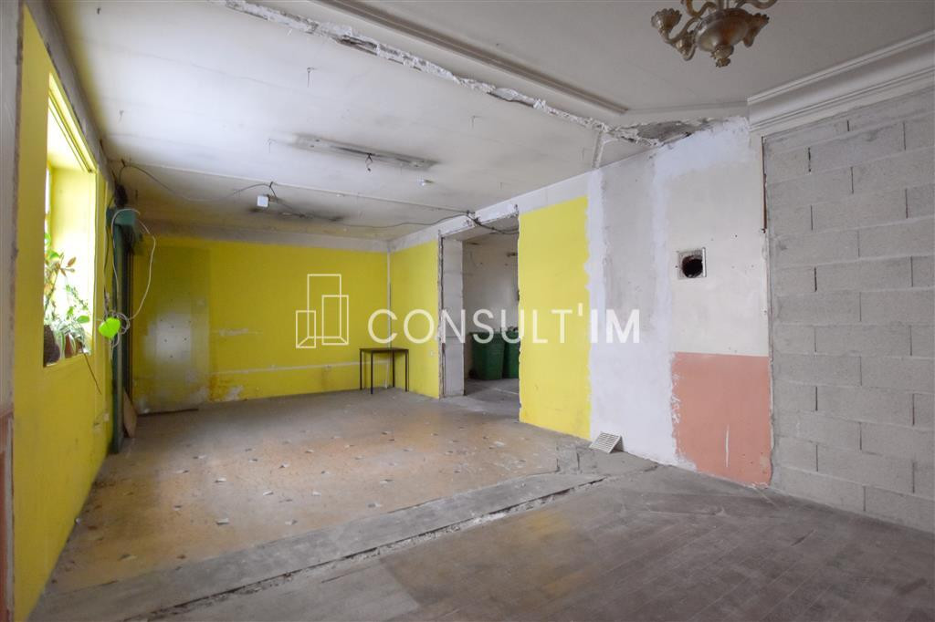 LOCATION PURE. Métro Commerce et Felix Faure, boutique à louer rue Croix Nivert