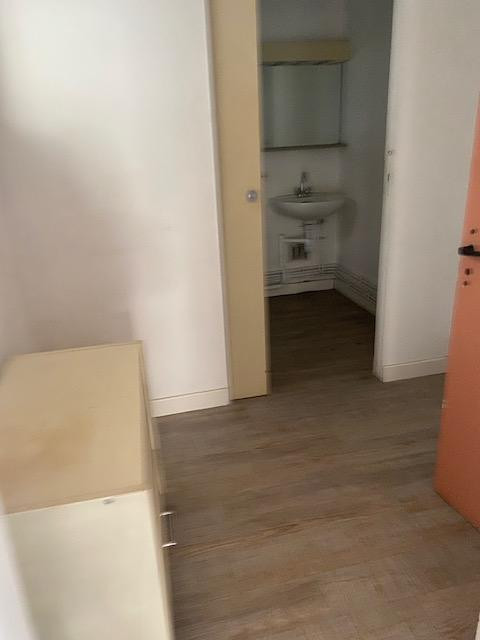 LOCAL PROFESSIONNEL SITUE EN ZONE FRANCHE BORDEAUX RIVE DROITE