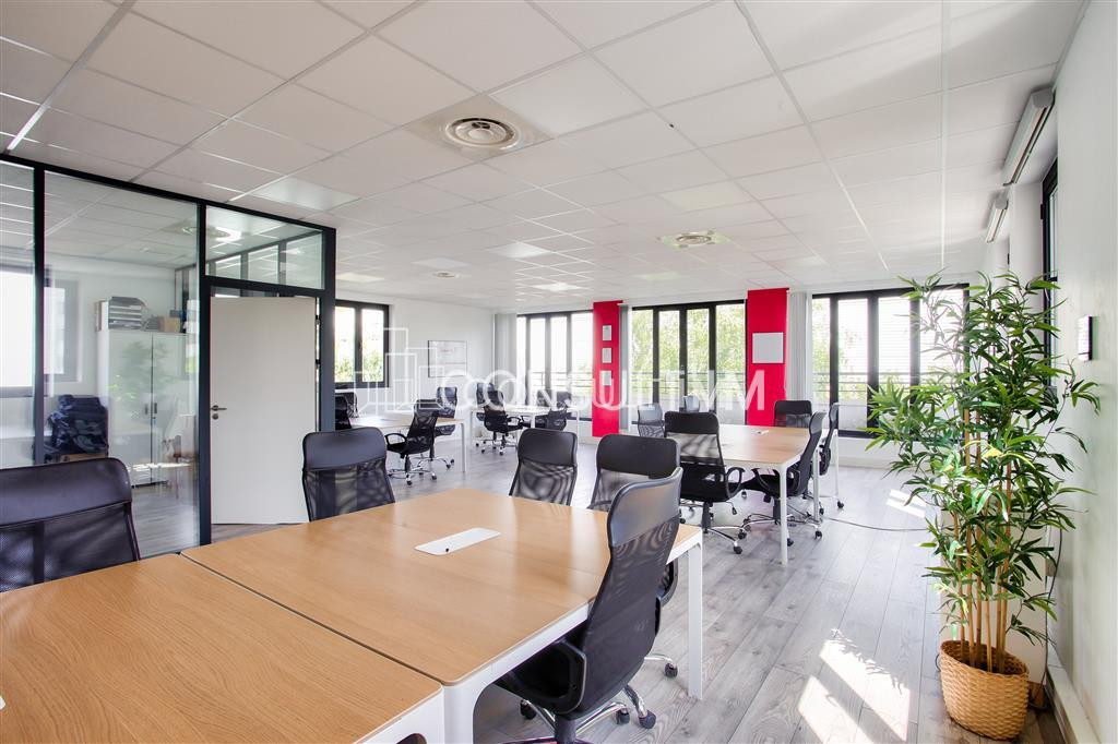 Bureaux à louer au sein d'un immeuble tertiaire récent à Saint Cloud