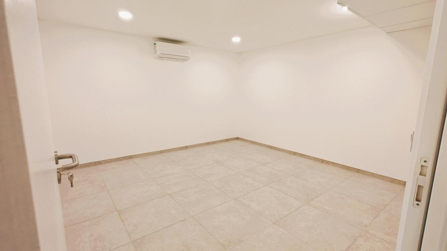 À louer – Local professionnel neuf 80 m² – Fréjus Zone Capitou