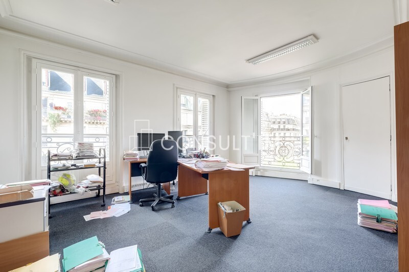 Bureaux lumineux avec vue dégagée et distribution rationnelle