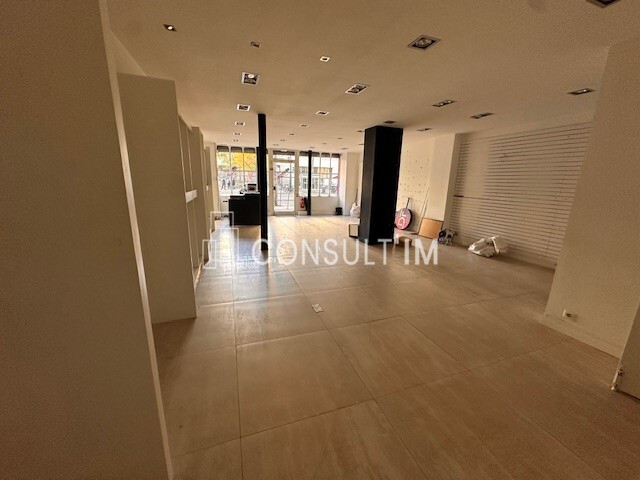 Avenue Ledru Rollin, une boutique disponible immédiatement en location pure !