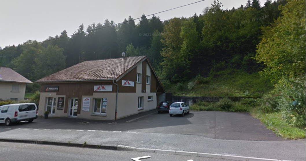 Local commercial Maiche 126 m2 - Grand Parking - Rue passante