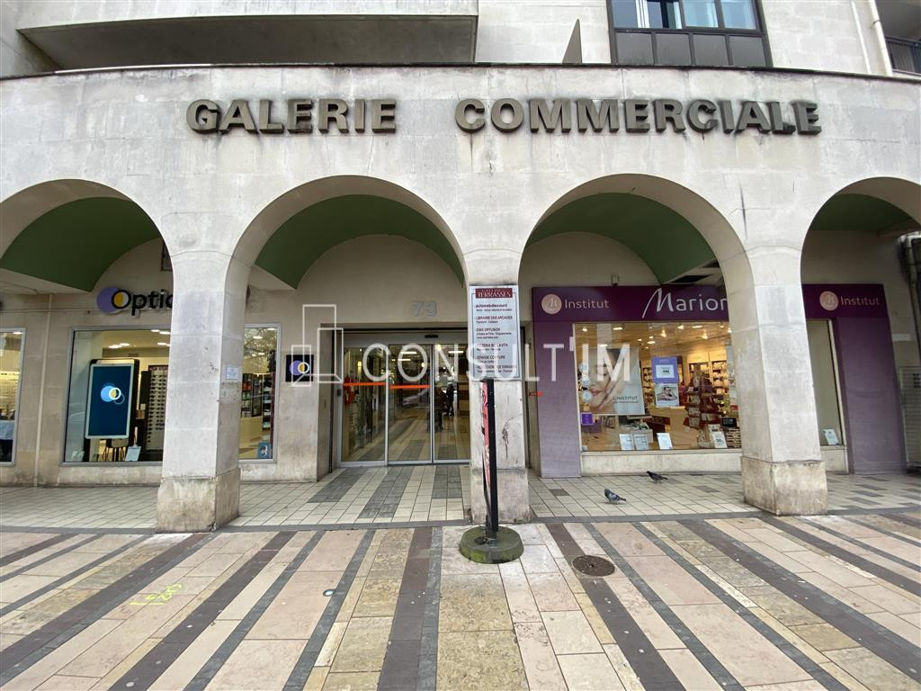 A louer au sein de la galerie commerciale de Charenton, une surface d'environ 900m² divisibles