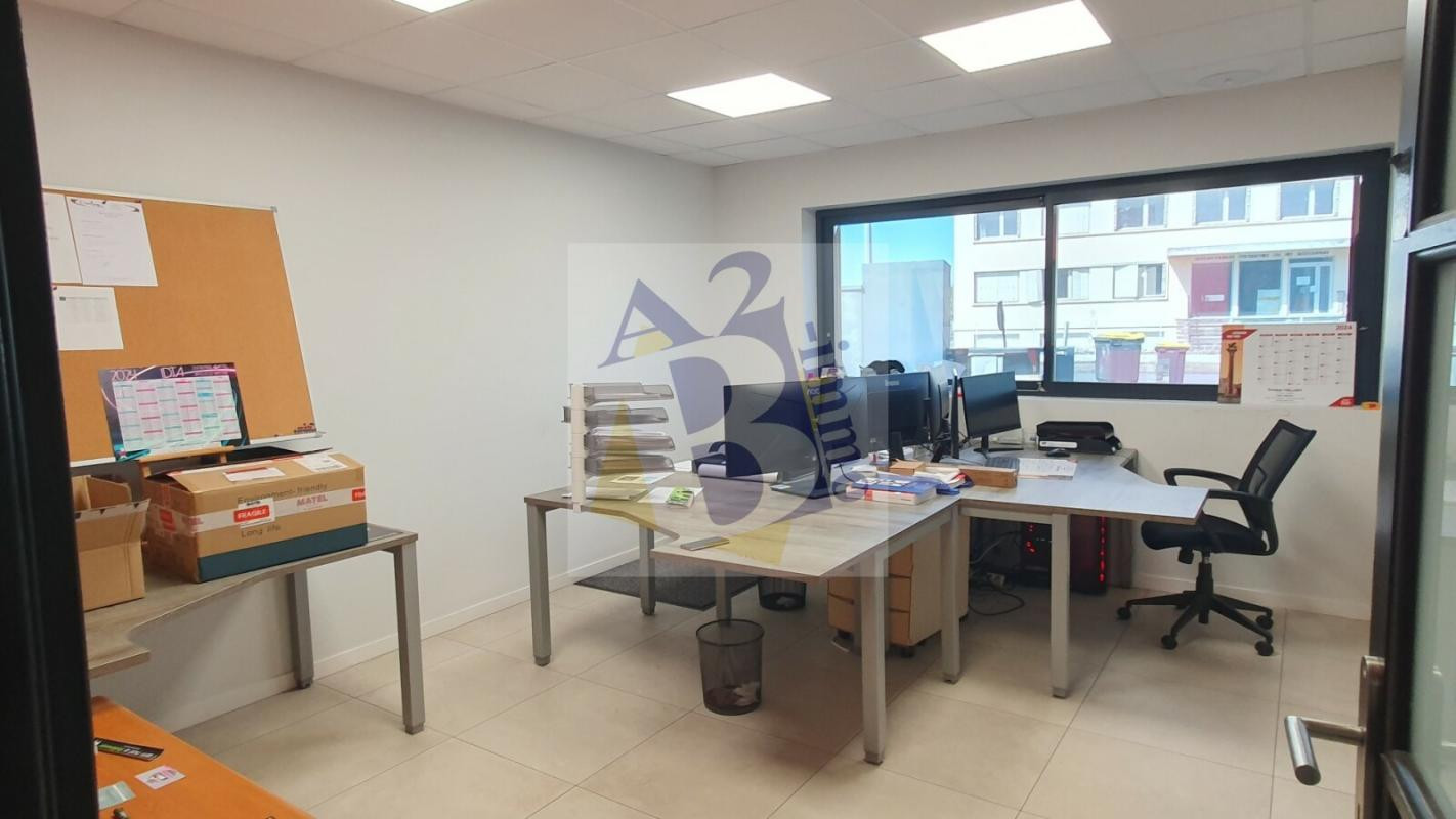 Angoulême, ensemble immobilier à usage professionnel 2000m²