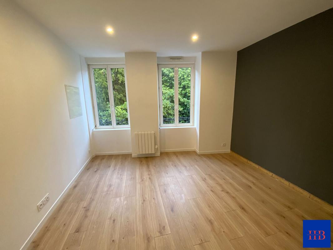 A VENDRE Immeuble avec 2 appartements rénovés Vire Normandie 4 pièce(s)