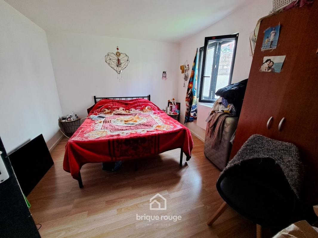 Ensemble Immeuble avec local commercial et deux appartements