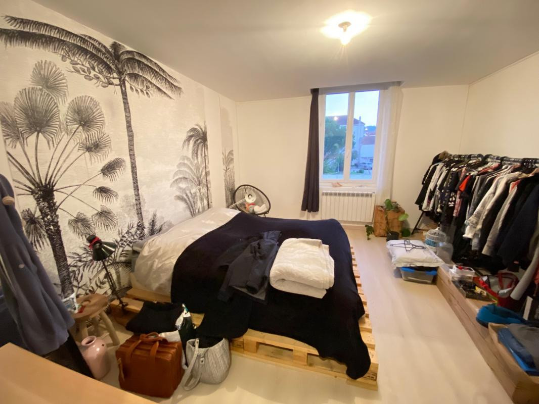 Immeuble de rapport 214m2 en parfait état avec JARDIN, TERRASSE, GARAGES à vendre Villars