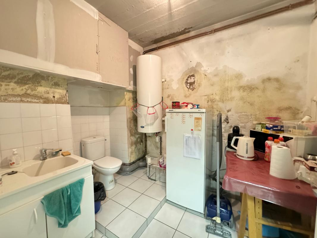 Local d'activité 80m2 avec réserve à vendre centre bourg  de Saint-Héand