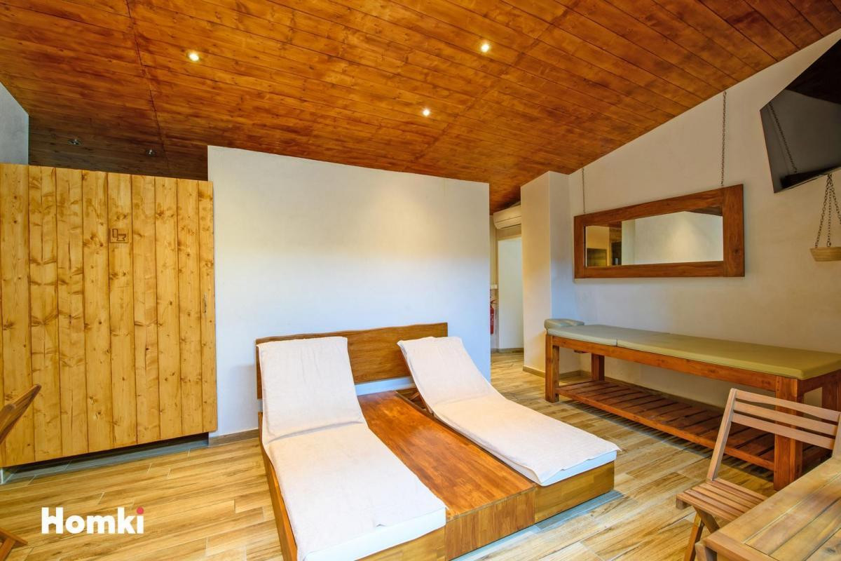 Belle opportunité Immeuble de rapport 4 Lots 202m² centre-ville de Nîmes place Severine excellente r