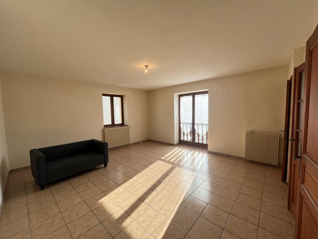 Immeuble de rapport 124m2 avec 2 appartements, GARAGE et CAVE
