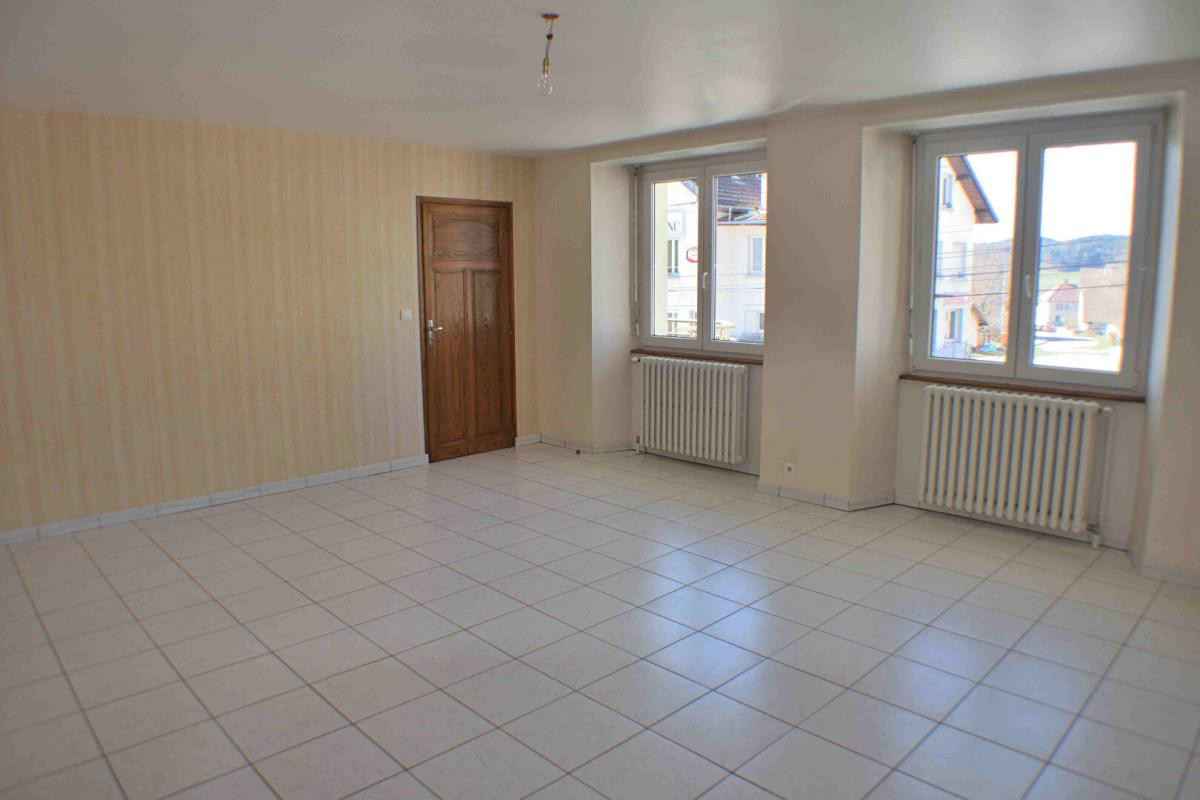 IMMEUBLE DE 4 APPARTEMENTS ET UN PLATEAU 436000 EUROS