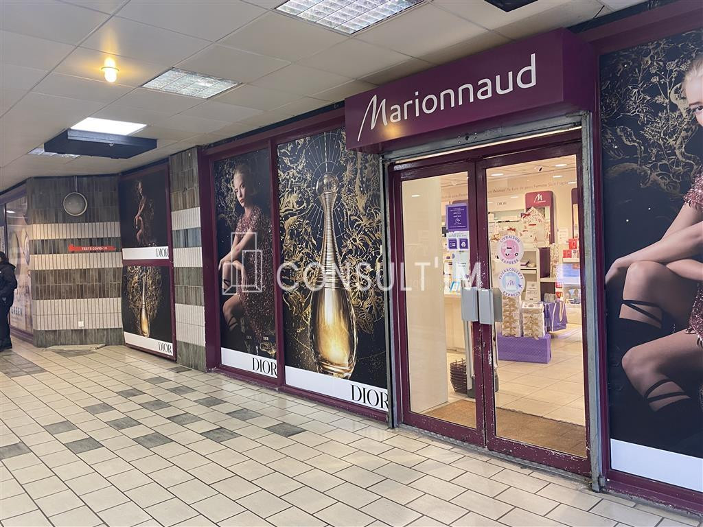 A louer au sein de la galerie commerciale de Charenton, une surface d'environ 900m² divisibles