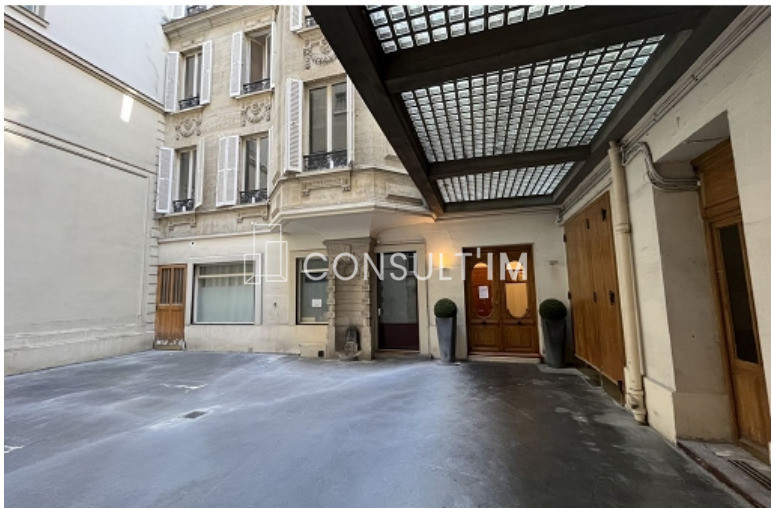 Au coeur du Triangle d'or, à louer, bureaux 60m²