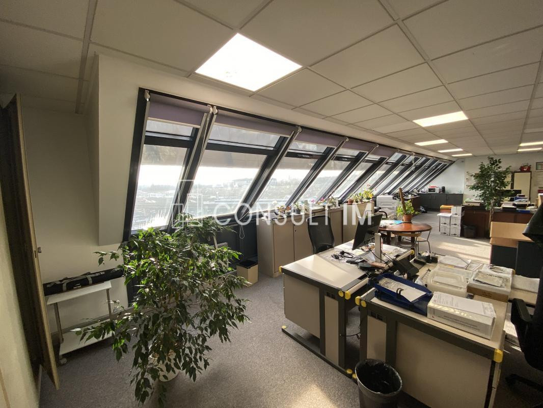Bureaux fonctionnels situés à proximité des transports et des accès au périphérique