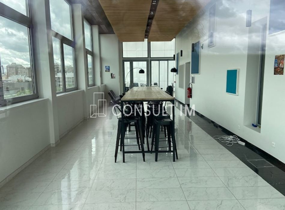 A louer, surface de bureaux de 832 m² divisibles à partir de 158 m²