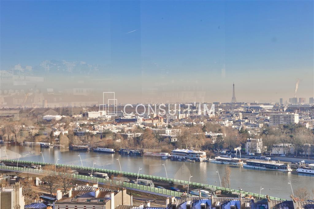 Au pied de l'A13, A LOUER, en étage élevé et avec vue exceptionnelle sur Paris et la Tour Eiffel