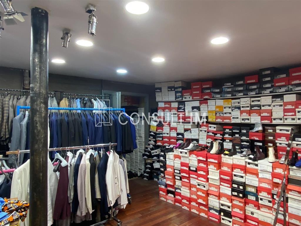 A louer, belle boutique de 272 m² environnement commerçant