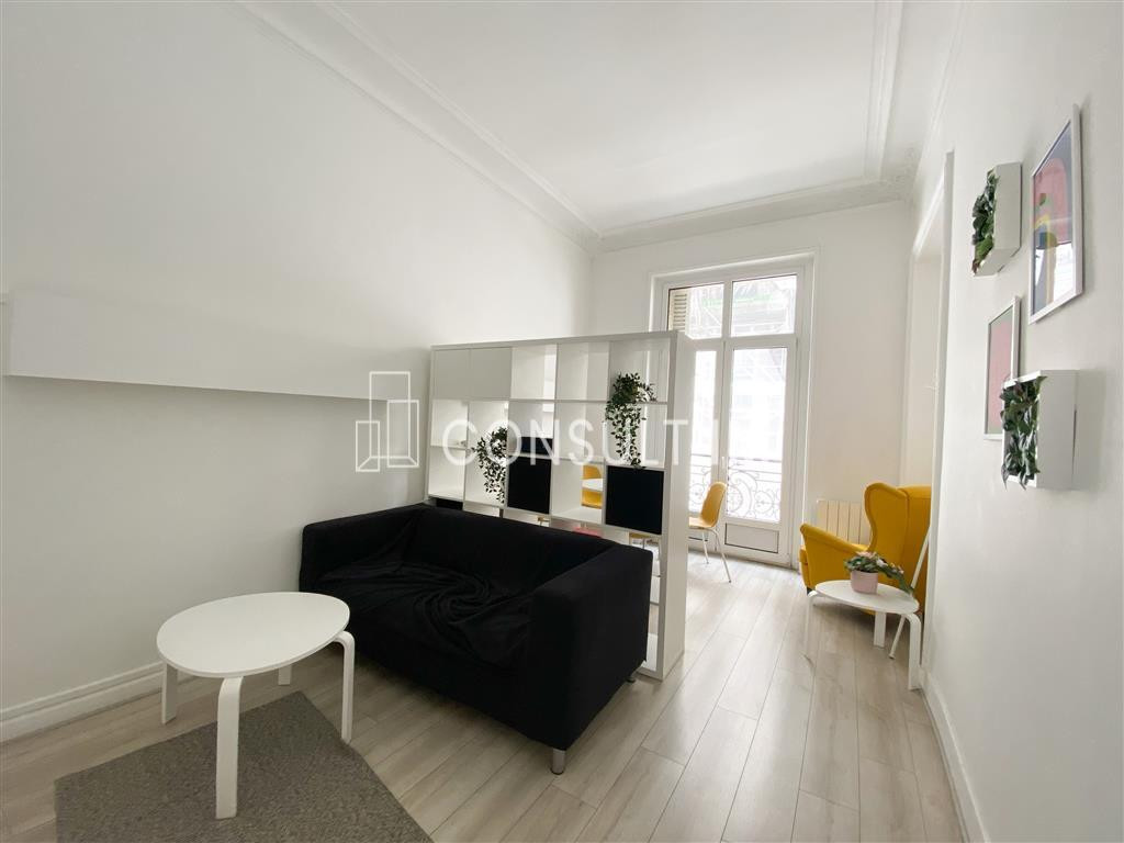A deux pas de la Place de l'Opéra, à louer bureaux de 130m² avec de beaux volumes