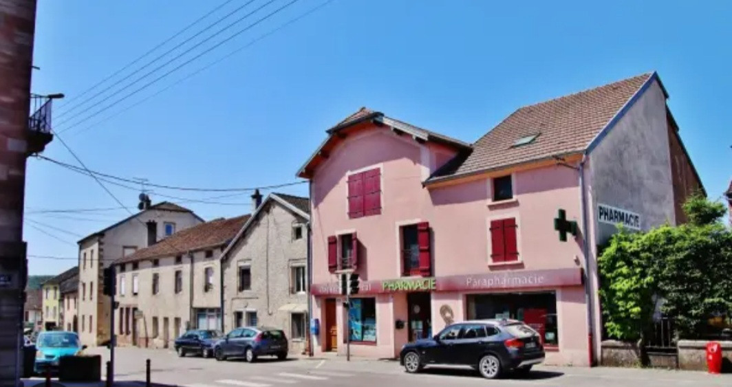Pour Investisseur IMMEUBLE 100% LOUE ET RENTABLE ! (2 APP. + PHARMACIE)