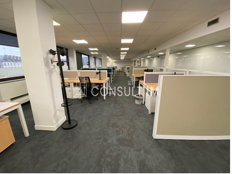 Aux bureaux de la colline, A LOUER, 132 m² en plug and play, en excellent état