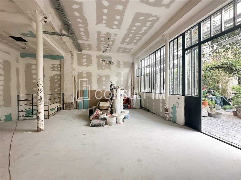 Bureaux rénovés avec très belle hauteur sous-plafond