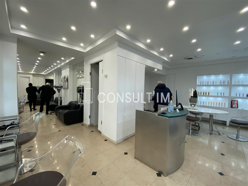 Saint Lazare, à louer une boutique de 98 m² de plain pied