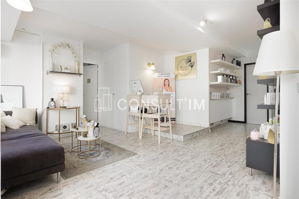 Boutique de à deux pas du Champ de Mars