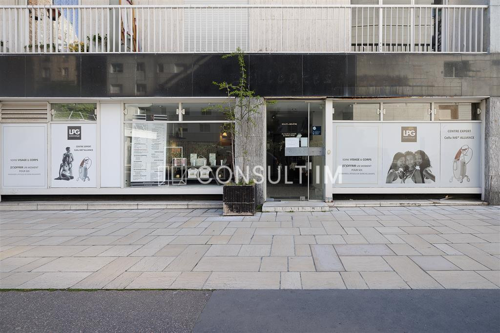 Boutique de à deux pas du Champ de Mars