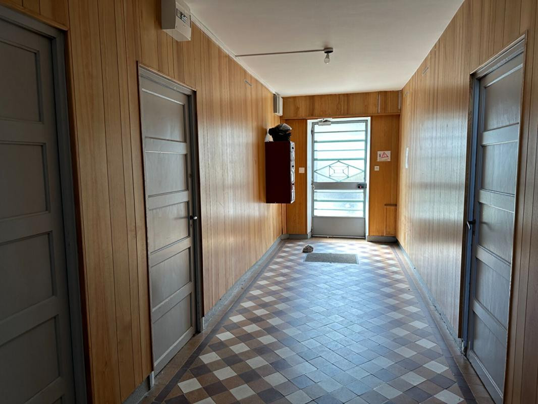 CLERMONT FERRAND, Immeuble  12 pièce(s) 253 m2, rapport 23300/an, jardin, garages, balcon 499800 FAI
