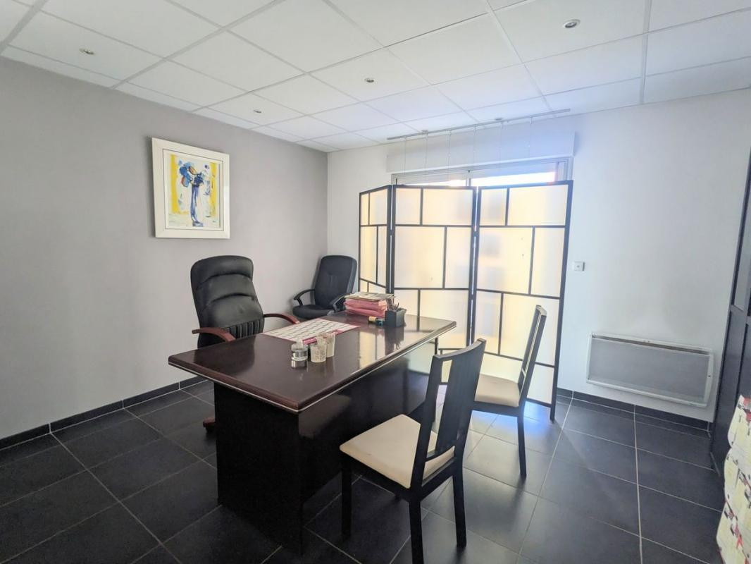 Locaux commerciaux 156 m² en plein centre de Pélussin !
