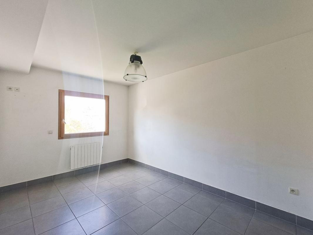 Appartement F3 /Local cabinet medical ou bureaux de 96 m²