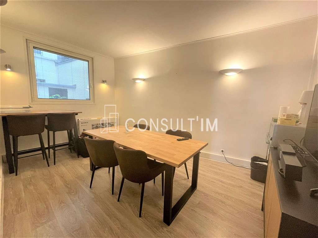 Agréable bureaux sur rue avec entrée indépendante