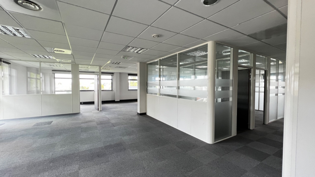 Immeuble avec bureaux divisibles