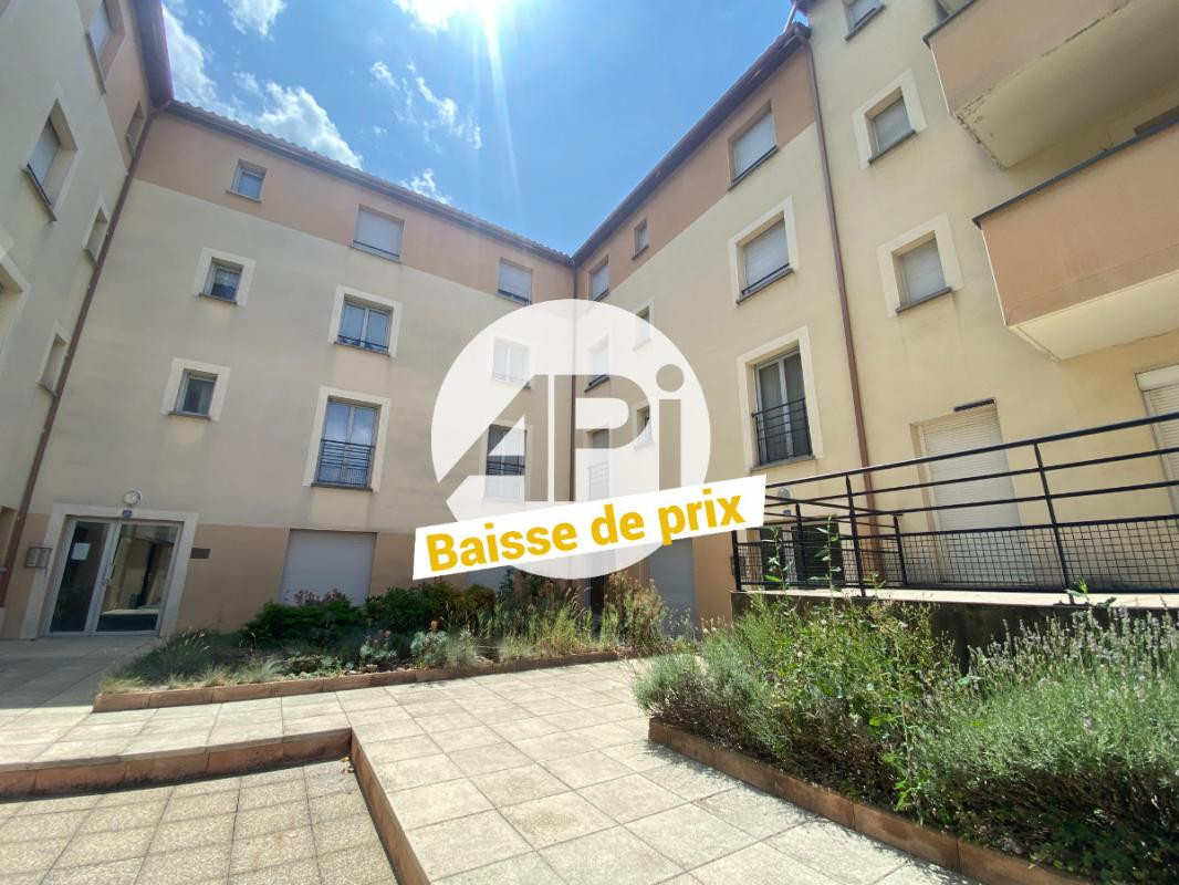 Locaux commerciaux 156 m² en plein centre de Pélussin !