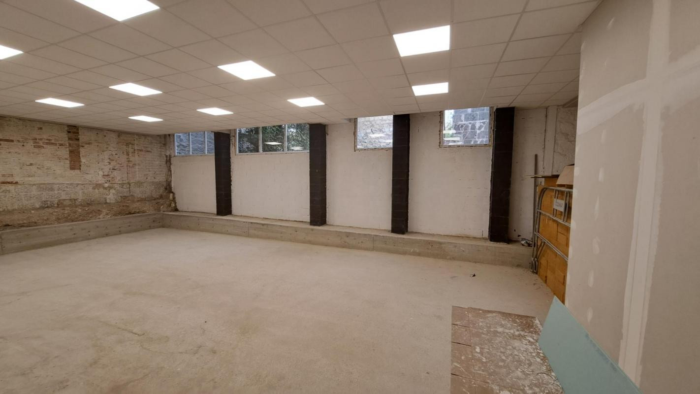 Local atypique commercial/artisanal brut de 126 m2 à Malakoff/limite Paris