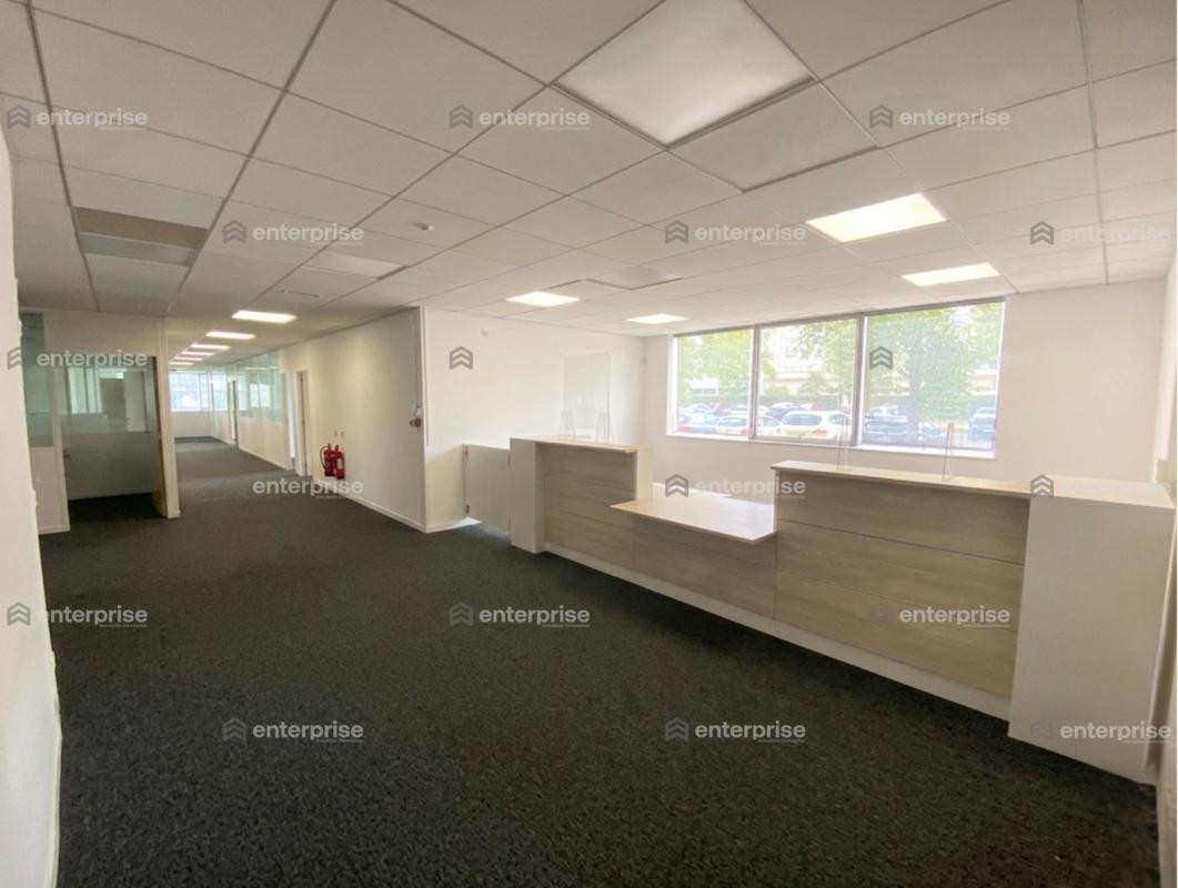 BUREAUX À VENDRE – 480 M² ENVIRON – FORTE VISIBILITÉ – IDÉAL CENTRE MÉDICAL