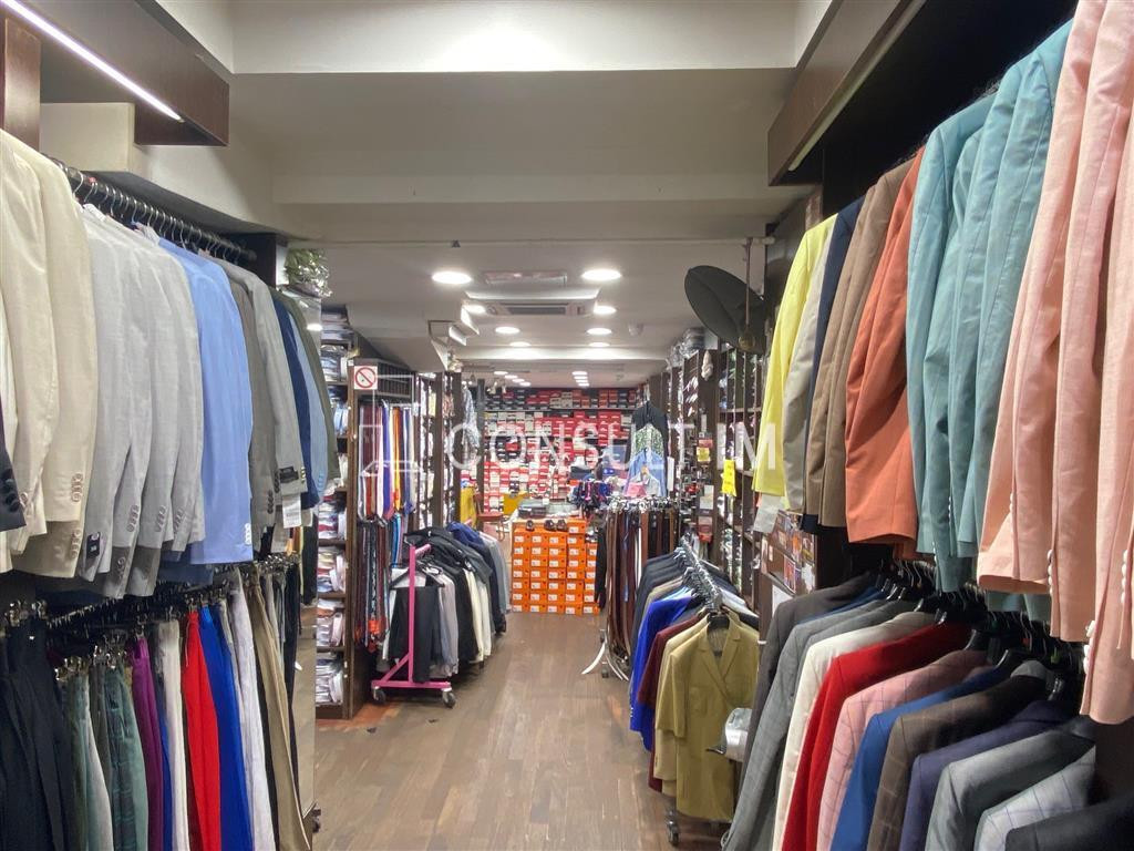 A louer, belle boutique de 272 m² environnement commerçant