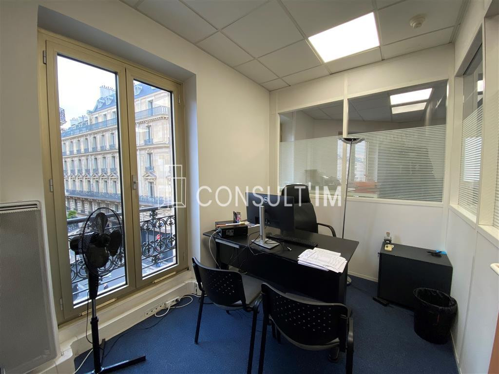 Bureaux lumineux avec balcon filant