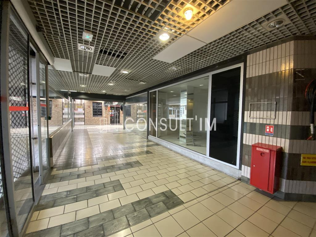 A louer au sein de la galerie commerciale de Charenton, une surface d'environ 900m² divisibles