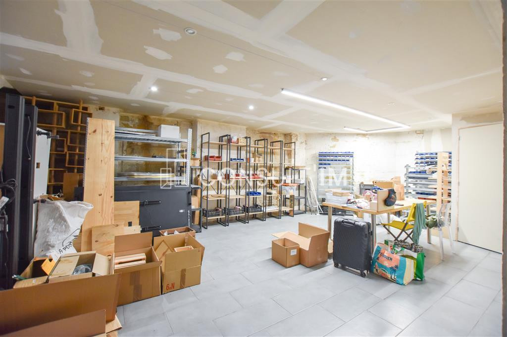 Boutique d'angle de 155 m²