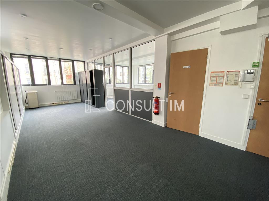 Bureaux lumineux dans un bel immeuble végétalisé sur cour