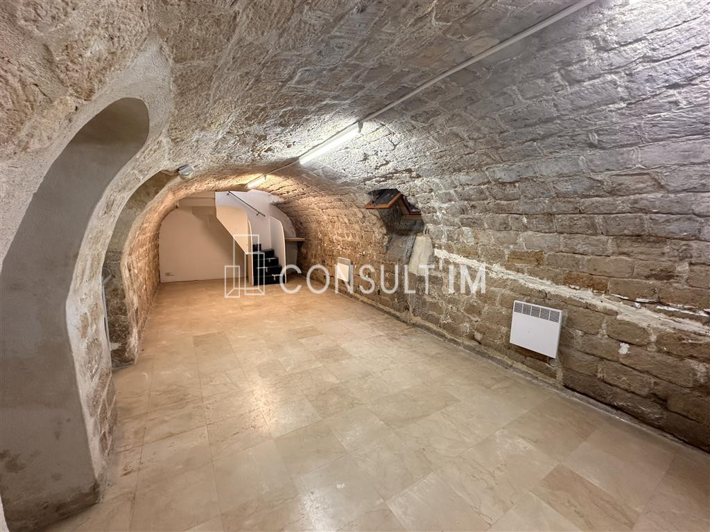 Au coeur du quartier Ménilmontant, en location pure une boutique disponible immédiatement