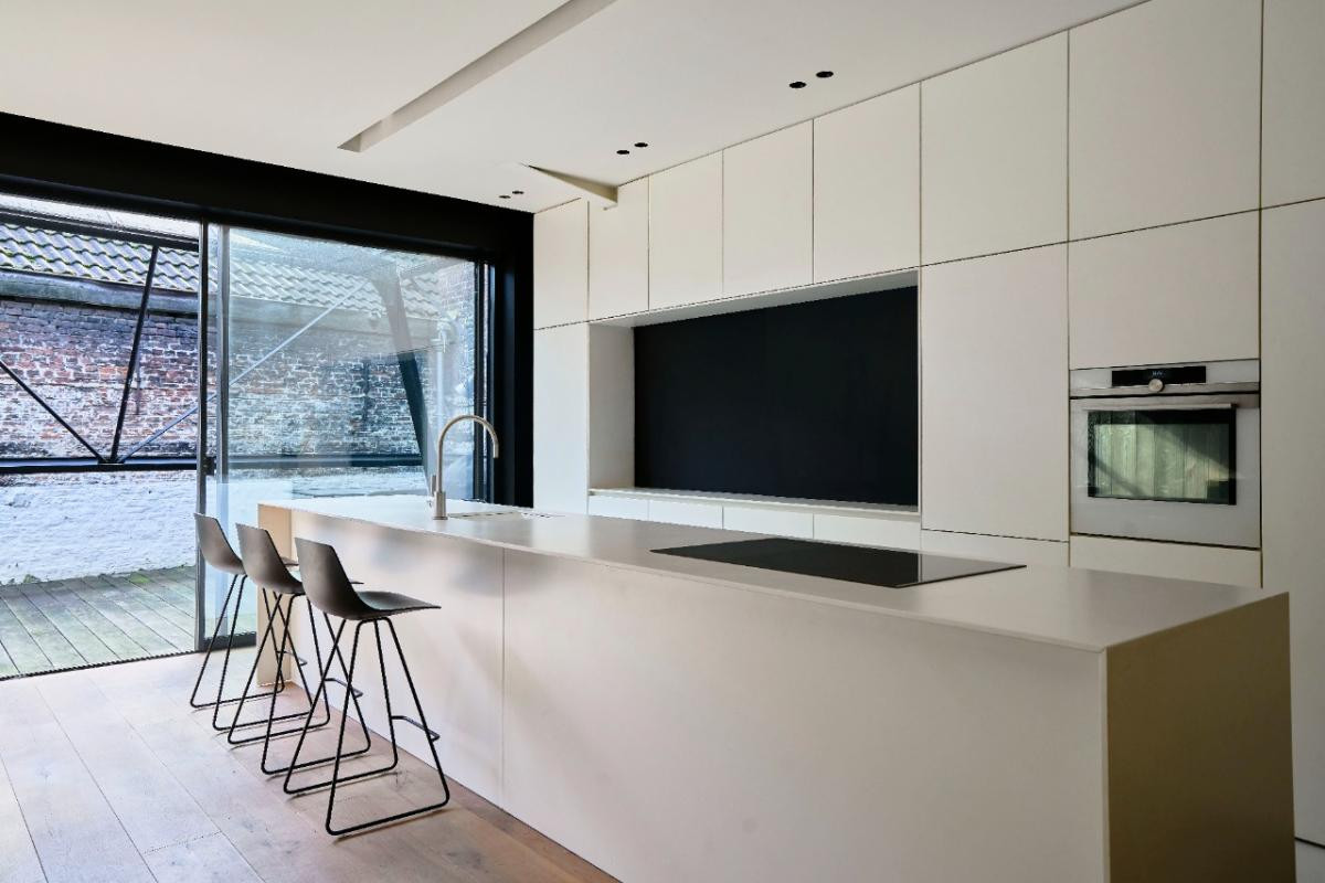 Vieux Lille immeuble de bureaux avec appartement et parkings