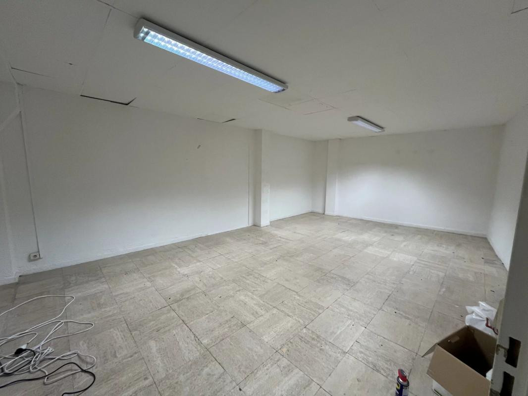 A LOUER, LOCAL COMMERCIAL 155 M² ENVIRON SECTEUR CANNES, ALEXANDRE III
