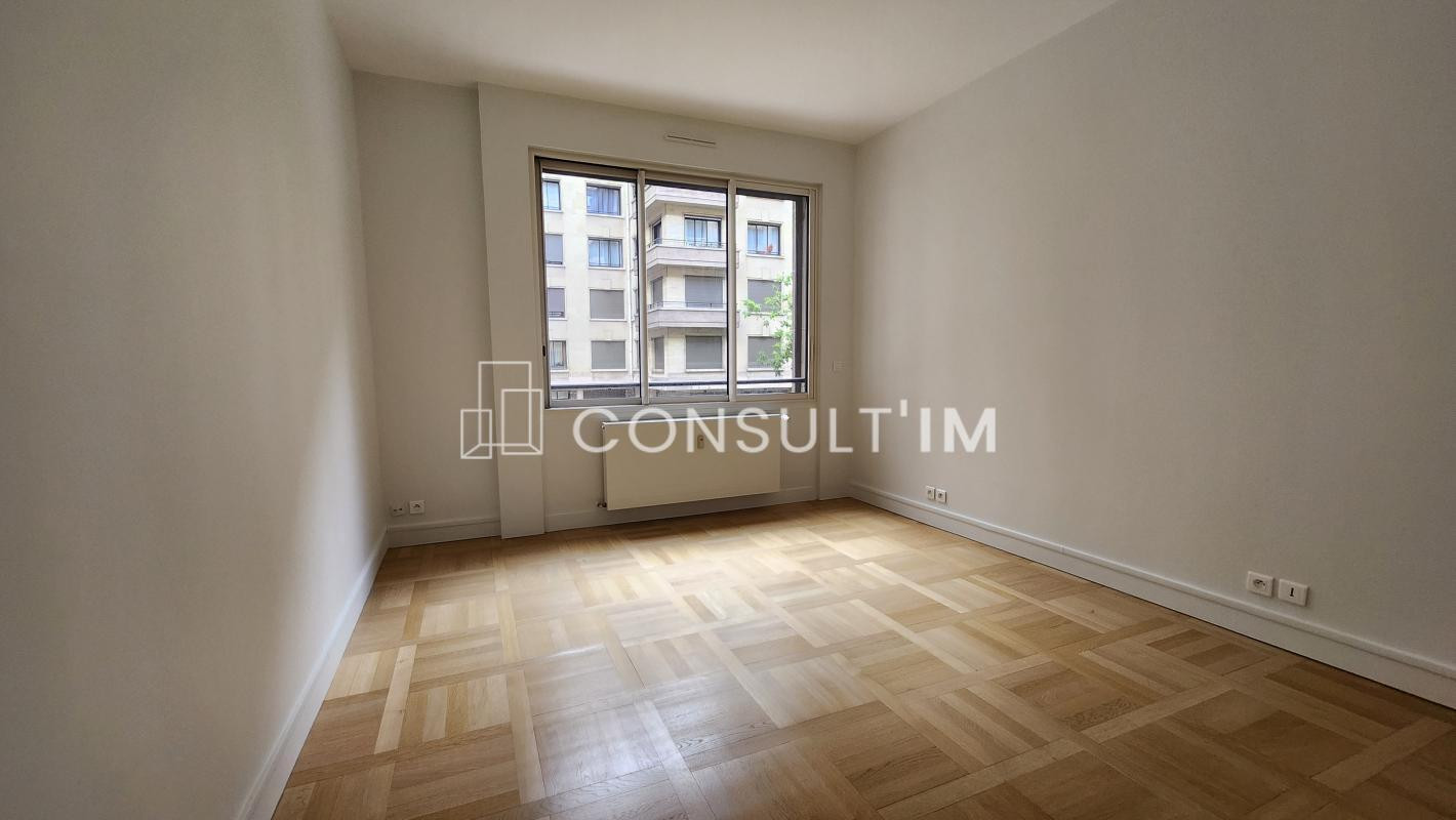 A louer, locaux professionnels de 149 m²